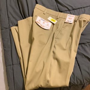 Men’s NWT 34x29 khaki pant